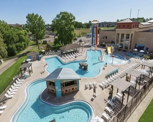 New Ground Level-Poolside 4 bedroom-3 bath Condo at Bridges Bay Resort Hoteles en Arnolds Park