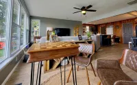Lake + Waterfront + Dock + HotTub + Kayaks + Walking Distance to Woody's - 4-Star