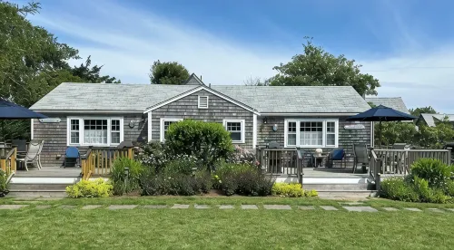 Walk to Town! Bike or Bus to Beach! Charming Cottage on Quiet, Private Lane