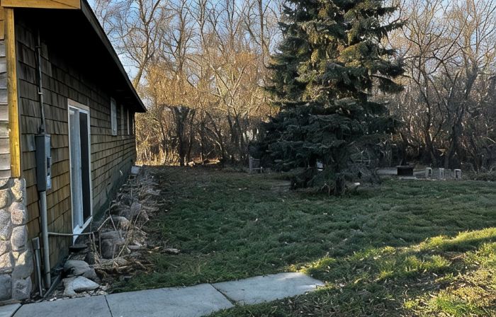 Cute Two Bedroom Cottage in Quiet Setting