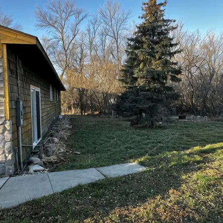 Cute Two Bedroom Cottage in Quiet Setting
