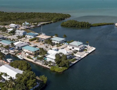 Waterfront Home, 200ft Dock, Gulf Access, Kayaks, Bicycles, Mini Golf, Game Room - อ่างจากุชชี่