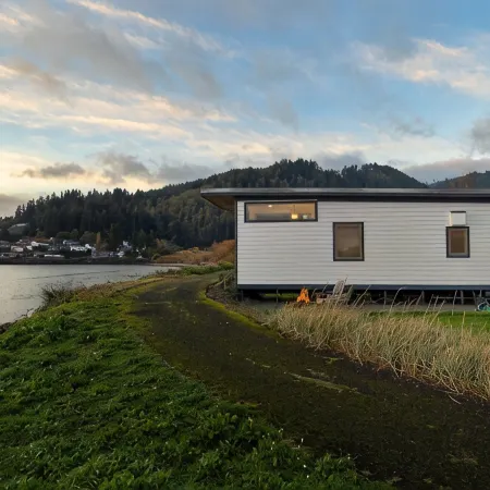 Bayfront Tiny Home - Tillamook Bay/Garibaldi