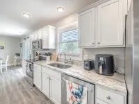 Spacious w/ all King Beds, 15 min from Beach + Downtown, Pup Friendly! - Wifi