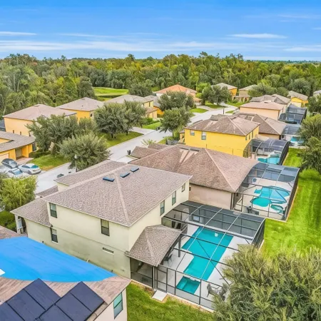 5 BR with pool! By shopping, restaurants, Disneyworld, & Universal Studios!