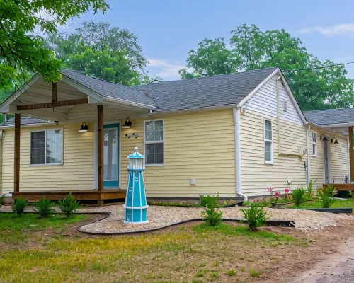 Lake front home with access to two lakes, large yard and RV hookup available! Hotels in Barry County