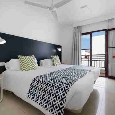 Broncemar Beach Suites Rooms