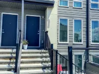 3 bedroom Townhouse Rooftop Patio & AC Hotels near Seton