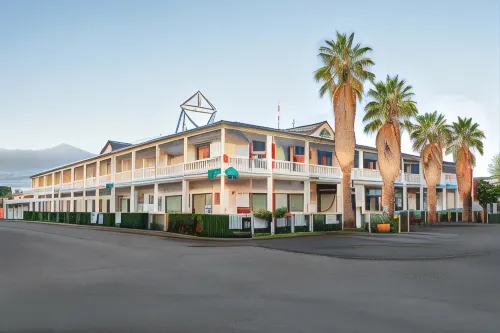 Karoo Country Inn - parking