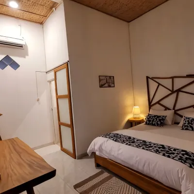 Al Kabron Inn Hotels near Pulau Menjangan-besar