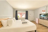 Pool - Free Parking - Apartment - 500 Feet from Beach - Condos