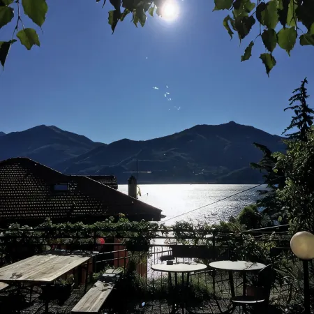 Lake Como Hostel Отели в г. Менаджо