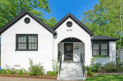 Cozy Bungalow 3Bdrm, 2.5ba, Courtyard
