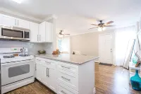 Charming Garage Apartment - Apartments