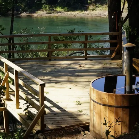 K m 6 River Lodge