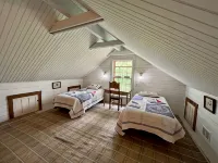 Charming & renovated airy Train Depot turned cottage steps from Lake Michigan