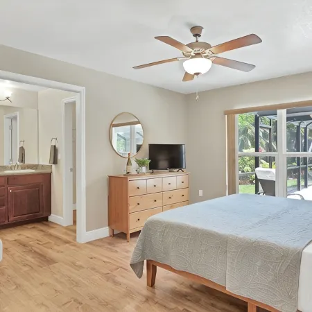 🍹🌞 Paradise Oasis! Beautiful Heated Pool, Pet Friendly, Wi-Fi, Near Beaches!