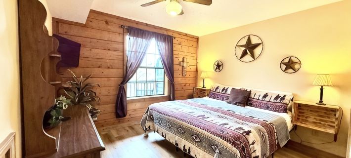 Cozy Ozarks Western Retreat ~ Couples & Small Family Friendly Hotels in Branson