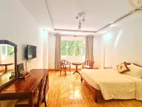 Tan Son Nhat Con Dao Resort Hotels near Ben Dam Port