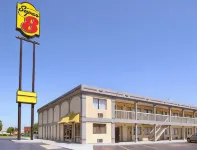Super 8 by Wyndham Greensboro - 2-Star
