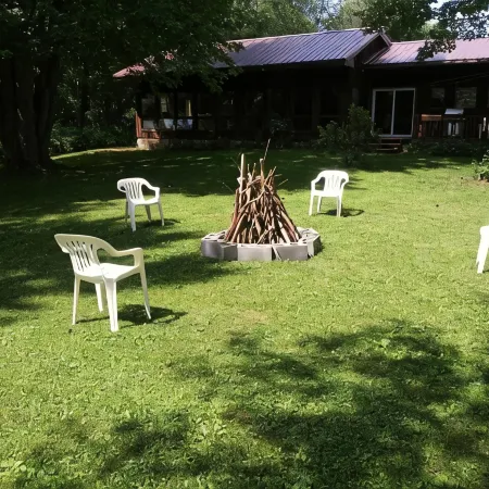 Secluded house located 5 minute drive from Clayton
