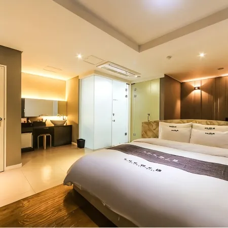 Changwon Buk-Myeon the B and B Hotel