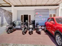 Hdn Airport Village