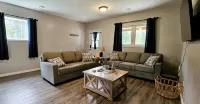 Thunder Bay Retreat, beautiful property with trails. Close to all anemnities.