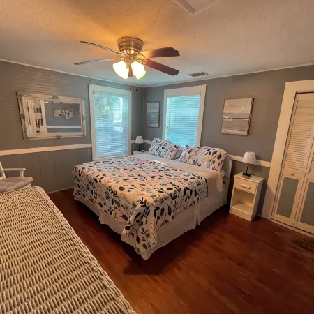 Vilano Beach Cottage, 1/2 block to Surfside Beach. Historic Capo Cottage