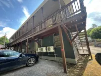 Cozy Court Street #3 Steps from Everything! - 3-Star