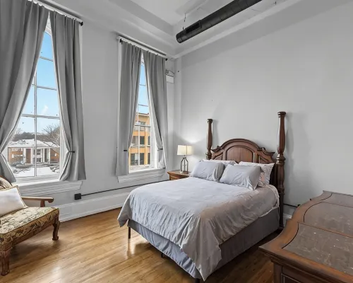 Luxury Downtown Apartment• Walk Everywhere • Fast WiFi • Sleeps 8 Hotels in Delaware