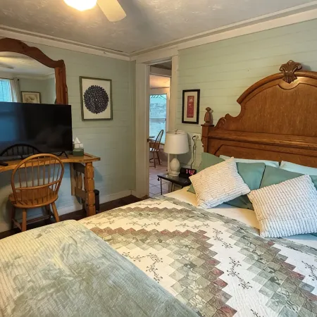 Charming 2-bedroom cottage 3 miles from Historic downtown Aiken!