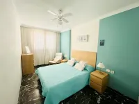 ROMANTIC RETREAT IN PRIME POSITION WITH STUNNING VIEWS TO CLIFFS, MARINA & SEA. - 公寓