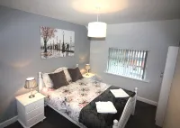 Beautiful House /Free parking 10min fromCity  Centre. - Bungalows