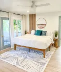 Waterfront, Stunning Views + Pool + Kayaks! Pet Friendly!