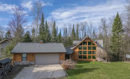 Peaceful Getaway on Mio Pond - Homestays
