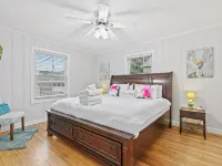 Gorgeous 2- Story home in heart of Broad Ripple Hotels near Glendale Shopping Mall