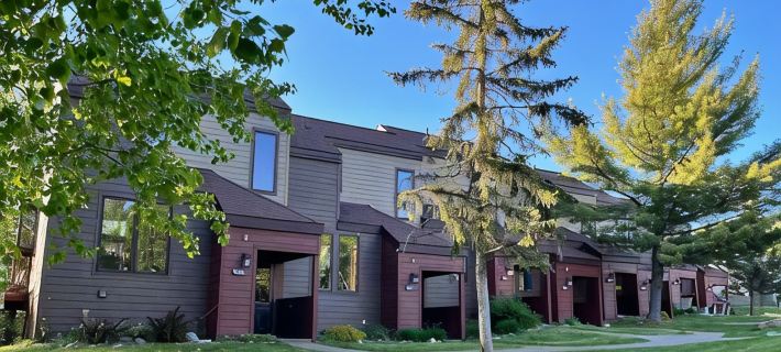 Lutsen Ski-In/Ski-Out Townhome w/Pool and Hot Tub Access! Hotels in Cook County
