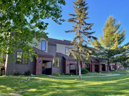Lutsen Ski-In/Ski-Out Townhome w/Pool and Hot Tub Access!