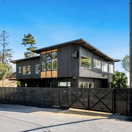 Newly Renovated Oceanfront Retreat in Bolinas with Spa and Huge Fenced Yard