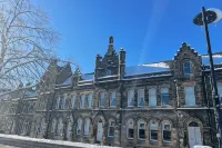 Riverside Apartment offering stunning views over River Tay - مطابخ