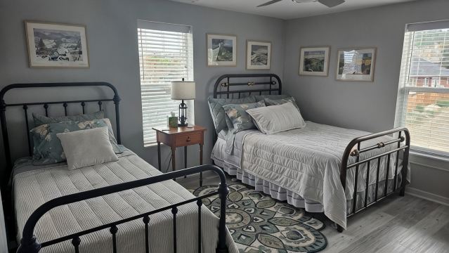 Peaceful, Cozy 2-bedroom apartment in Trinidad with WiFi,  great music.