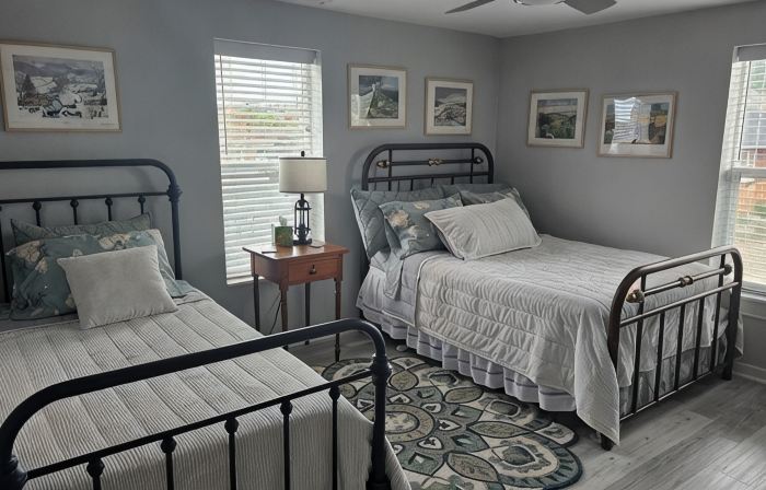 Peaceful, Cozy 2-bedroom apartment in Trinidad with WiFi,  great music.