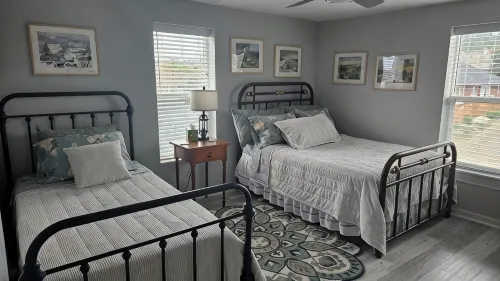 Peaceful, Cozy 2-bedroom apartment in Trinidad with WiFi,  great music.