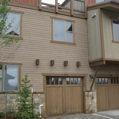 Luxury Condo, Private Hot Tub, Perfectly Located