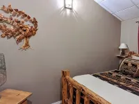 Cozy Charming Convenient Lake Street Retreat Hotels in Sandpoint