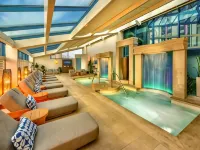 Atlantis Casino Resort Spa Hotels near Meadowood Mall