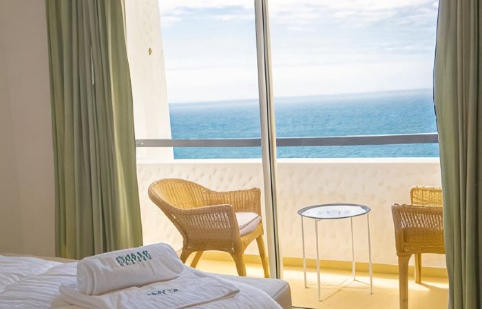 Large 3-Façade Apartment with Sea View & Pool