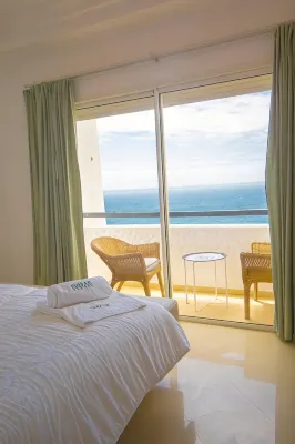 Large 3-Façade Apartment with Sea View & Pool