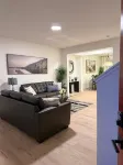 Modern Retreat 3BR 2 and Half Bath 12min to WEM 10min to Big Lake Lois Hole Park - Bungalow